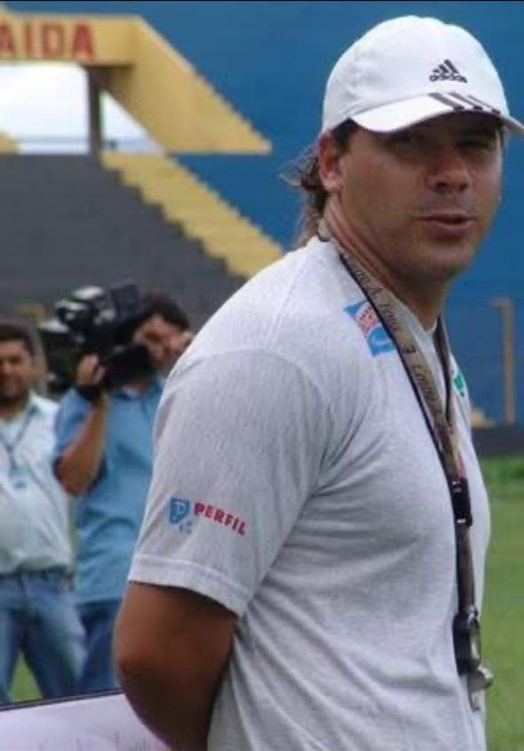 Em campo, no Cascavel (PR)